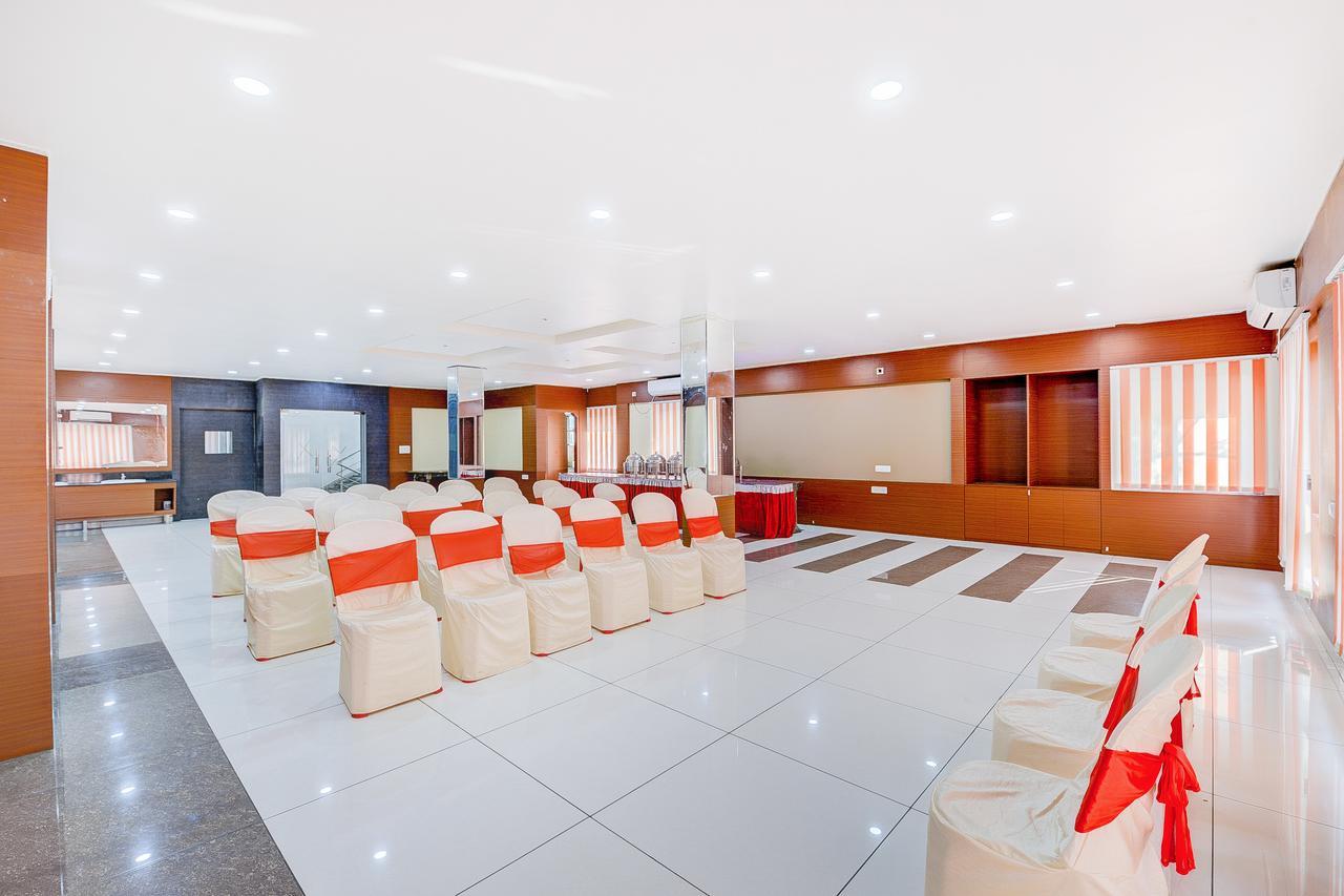 Oyo 13521 Sudhriti Hotel Siliguri Zewnętrze zdjęcie